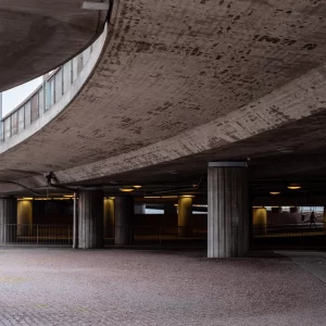 ストックホルムの高架下<L>