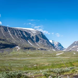 U字にえぐられた山<L>