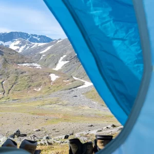 テントの中から眺めるケブネカイセ＜L＞