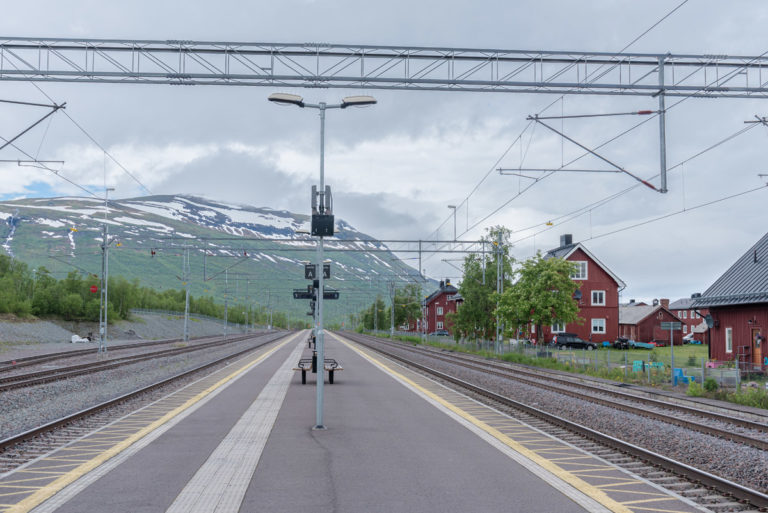 アビスコ・オストラ駅のホーム