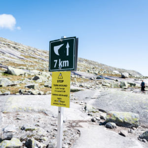 トロルトゥンガへの警告看板＜L＞