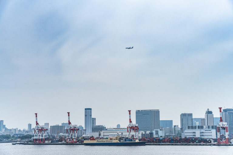 品川ふ頭と飛行機