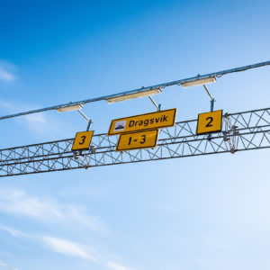 ソグネ・フィヨルドを渡るフェリーの看板＜L＞