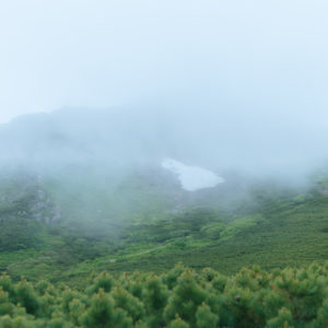 雲に包まれる三ツ峰側＜L＞