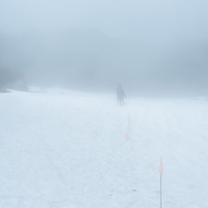 雪渓を登る＜L＞