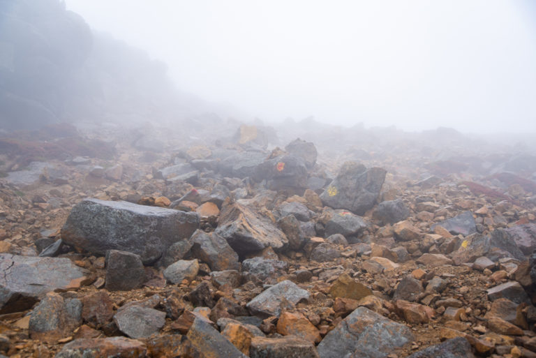 雌阿寒岳9合目付近（雲の中）