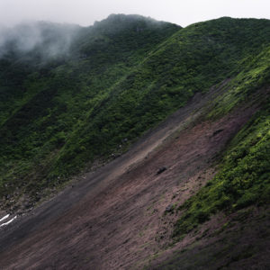 羊蹄山の斜面＜L＞