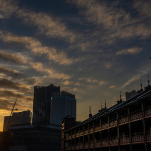 赤レンガ倉庫と夕暮れ＜L＞