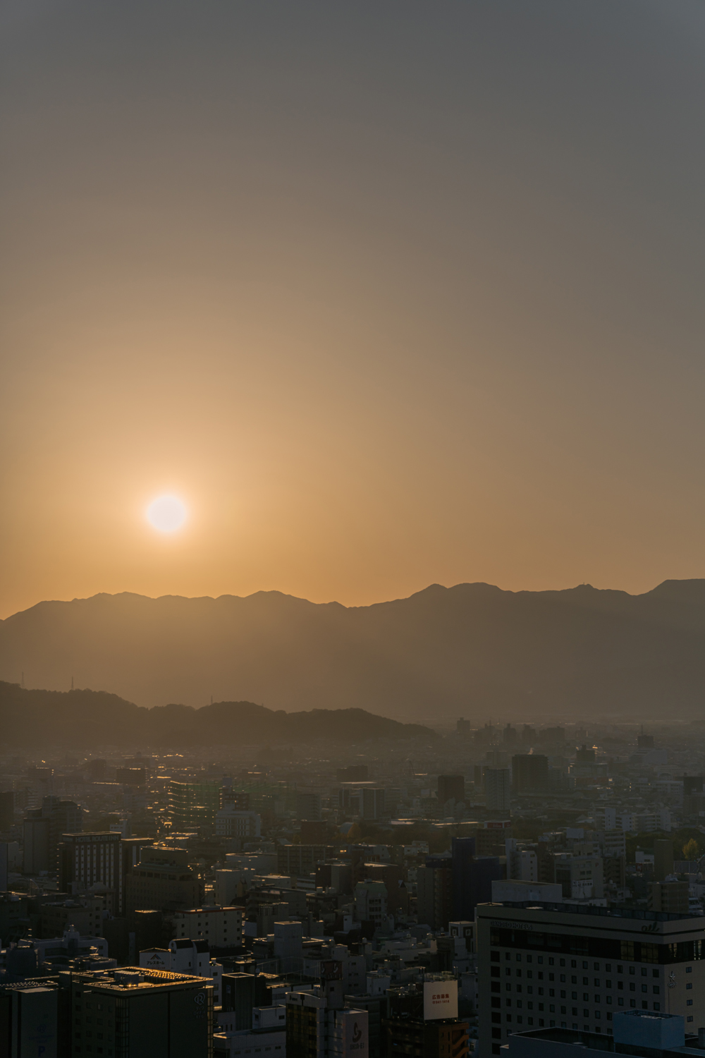 朝もやの松山 / Matsuyama in the Morning haze