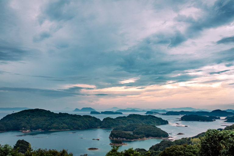 九十九島の多島美と美しい朝の雲 / The beauty of the many islands of Tsukumoshima and beautiful morning clouds