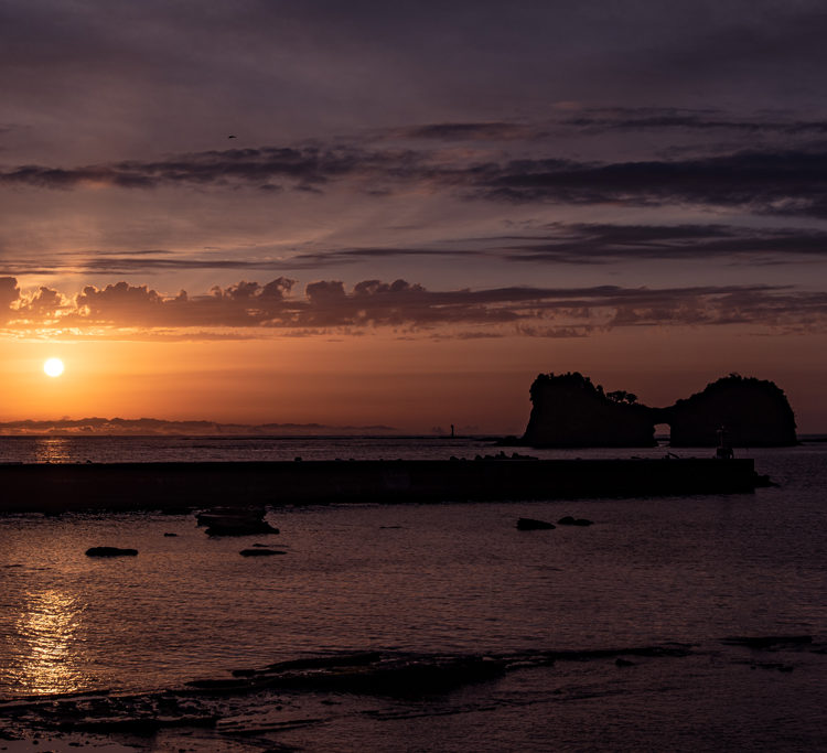 夕焼けと円月島 / Sunset and Engetsu Island