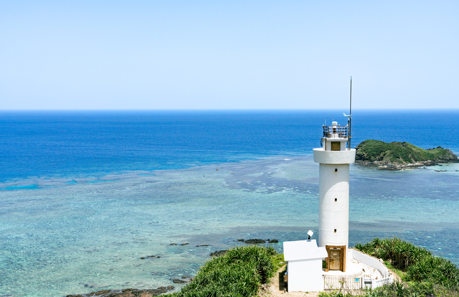 平久保崎灯台と海 / Hirakubozaki Lighthouse and the sea