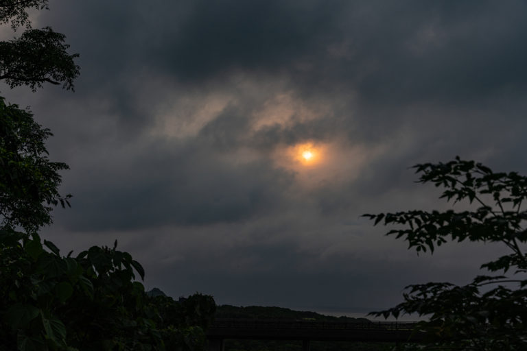 月のように輝く夕陽 / Sunset shining like the moon