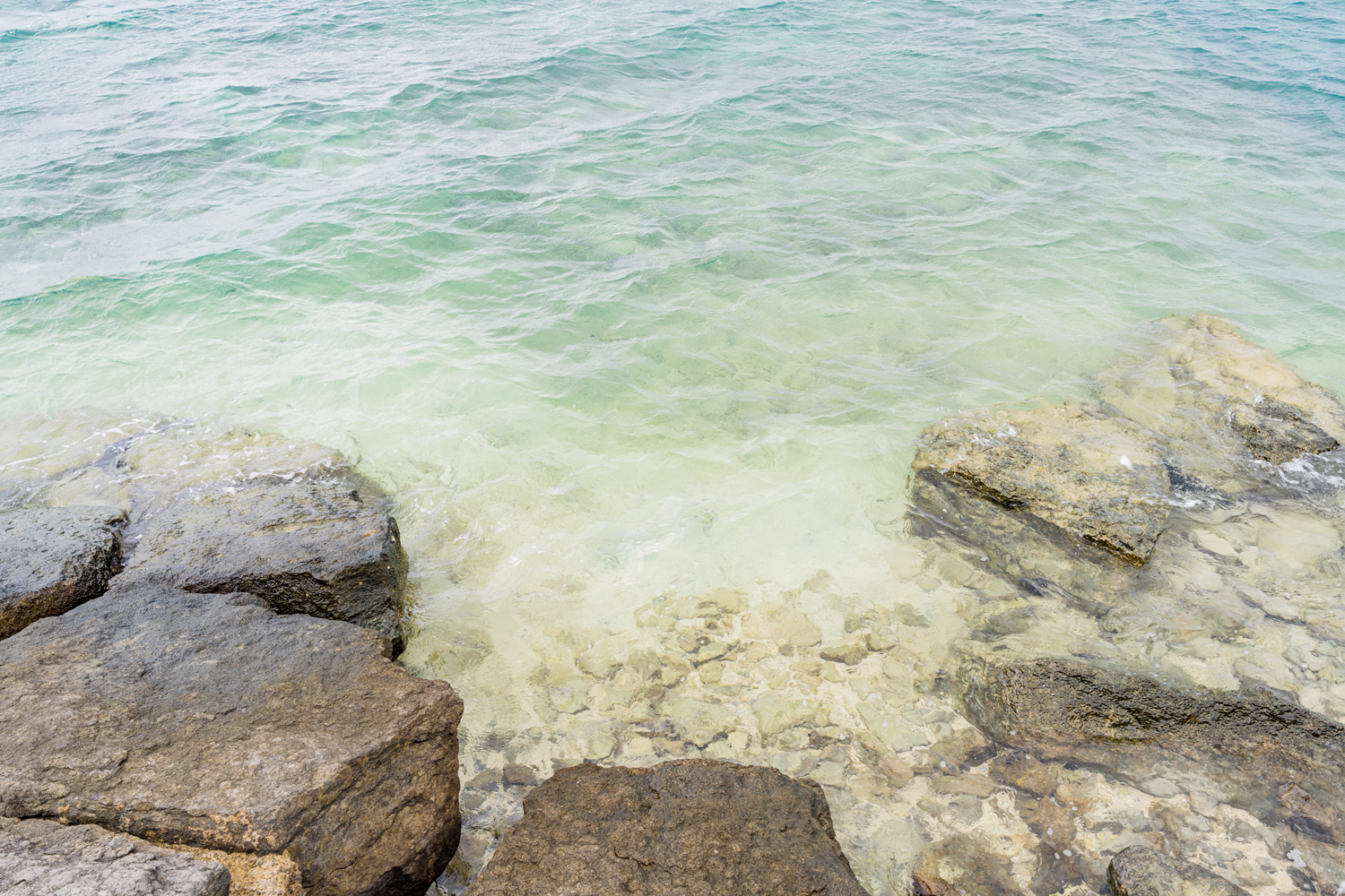 マエサトビーチの海 / sea and rocks