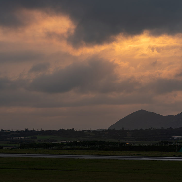石垣空港での夕暮れ / sunset in the airport