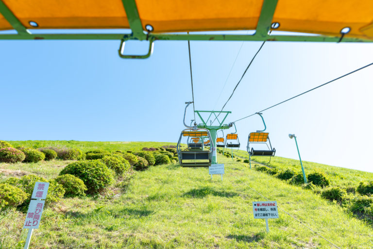山頂へ向かうリフト / Lift to the summit