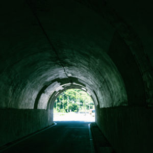 トンネルの中から見える景色 / light through the tunnel<L>