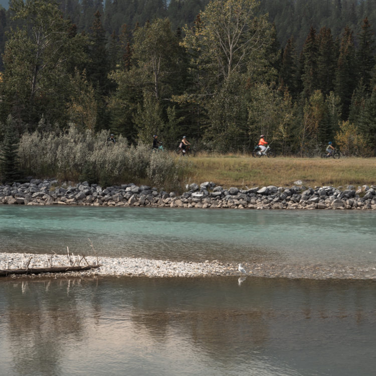 ボウ川と休日のサイクリング